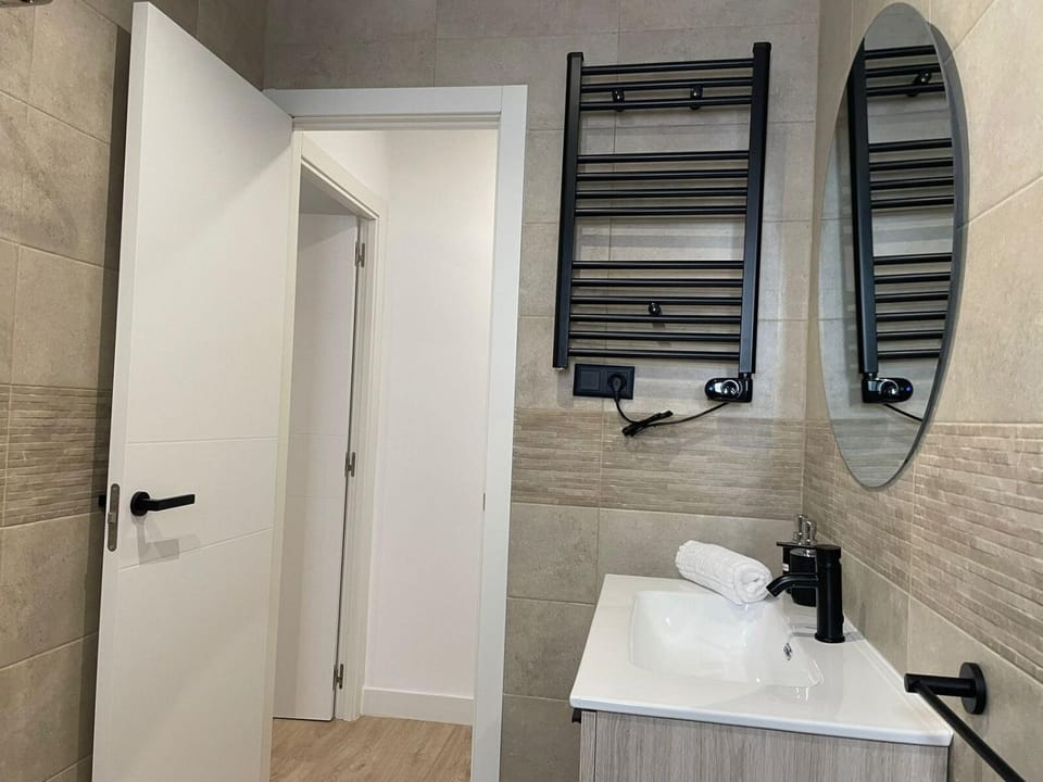 Shower, Bathroom, towels