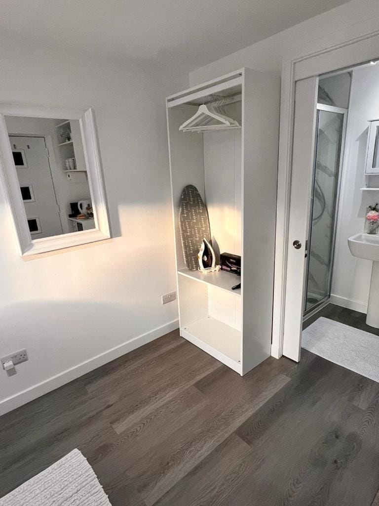 Suite 5 En-suite Room with Independent Entrance Bed and Breakfast in Edinburgh