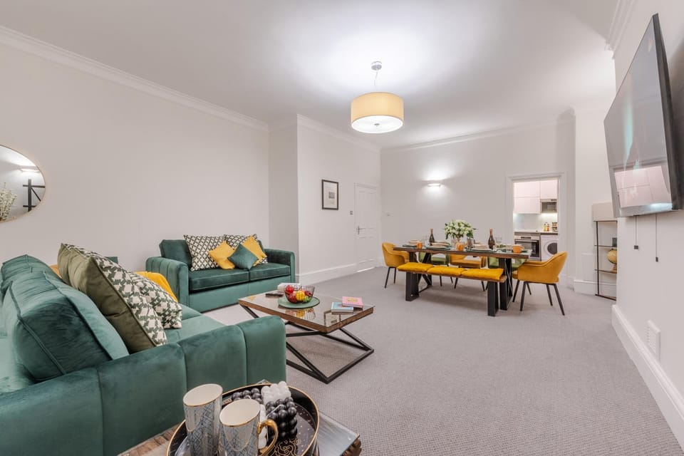 Communal lounge/ TV room, TV and multimedia, Living room, Seating area, Dining area
