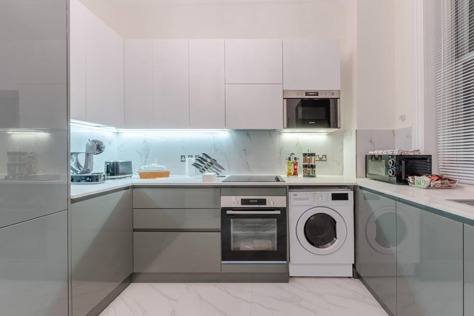 Coffee/tea facilities, Kitchen or kitchenette, minibar, oven, pet friendly, stove, toaster, washing machine, kitchen