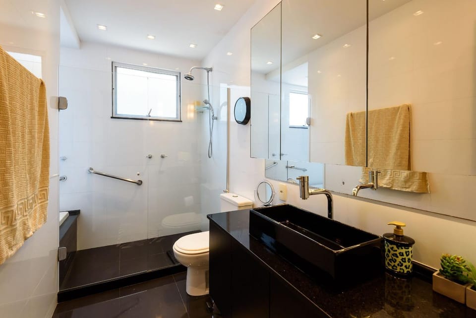 Shower, Toilet, Bathroom, Bath, towels