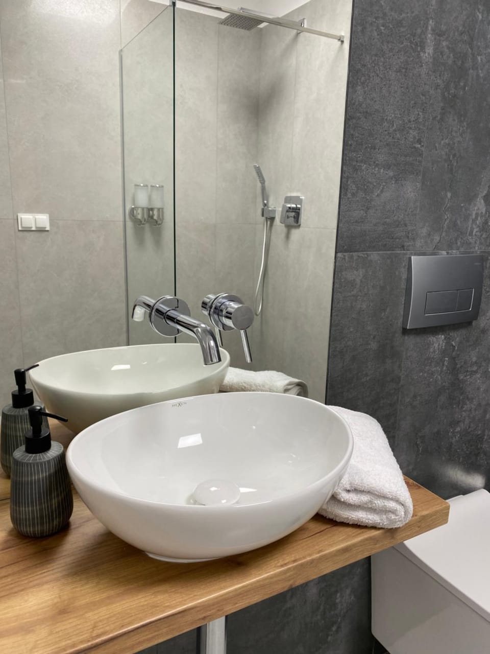 Bathroom, towels