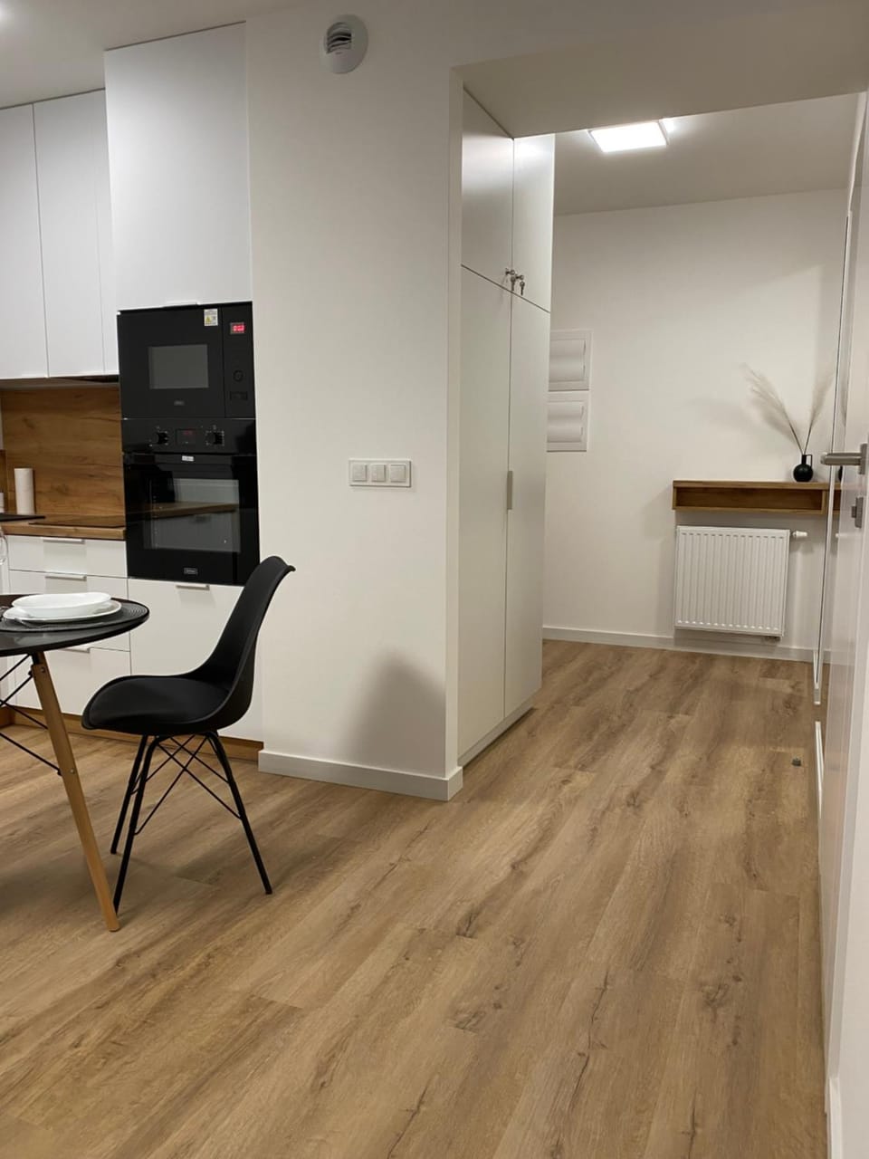 Kitchen or kitchenette, Dining area, hair dresser, minibar, pet friendly