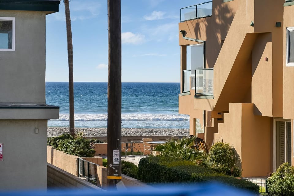 Ormond Retreat w Ocean View, Steps2beach & Garage House in Mission Beach