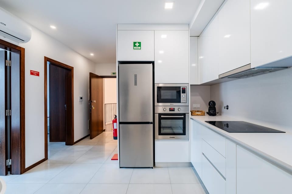 Coffee/tea facilities, Kitchen or kitchenette, dishwasher, microwave, oven, stove, washing machine