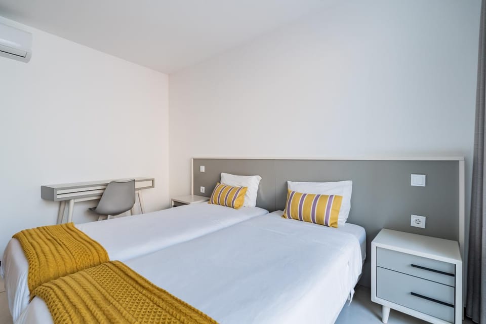 Bed, Photo of the whole room, Seating area, Bedroom