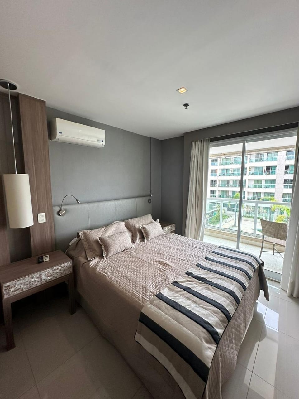 Bed, TV and multimedia, air conditioner