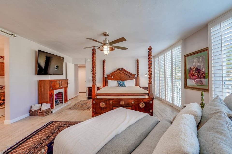 Bayfront Paradise - Flexible 30 Day plus w Amazing Bay View and Pool House in Mission Bay