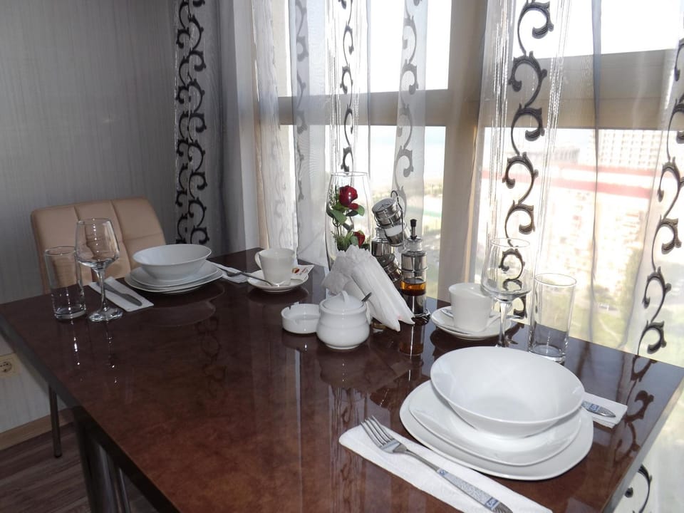 Day, Dining area