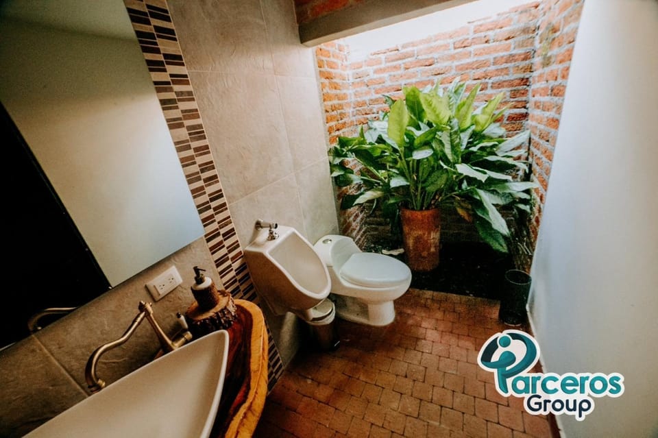 Amplia Hacienda en Morelia, Pereira Por Parceros Group House in Risaralda