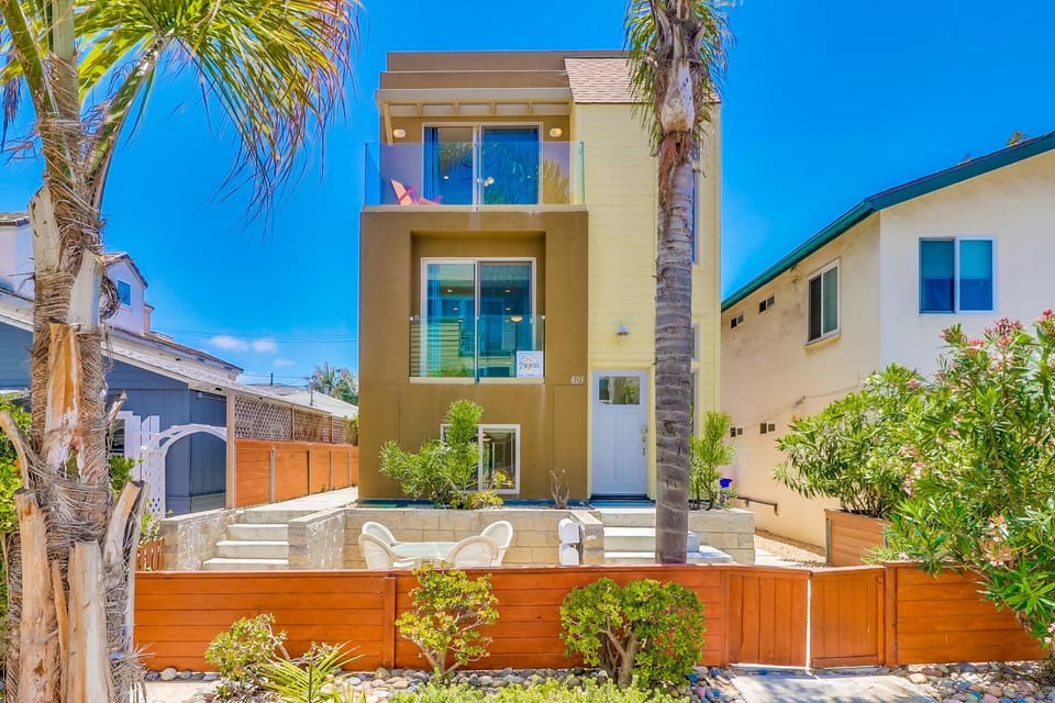 Beach Oasis - Rooftop, Steps2Sand and Water Views House in Mission Beach