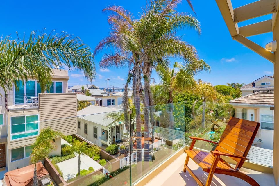 Beach Oasis - Rooftop, Steps2Sand and Water Views House in Mission Beach