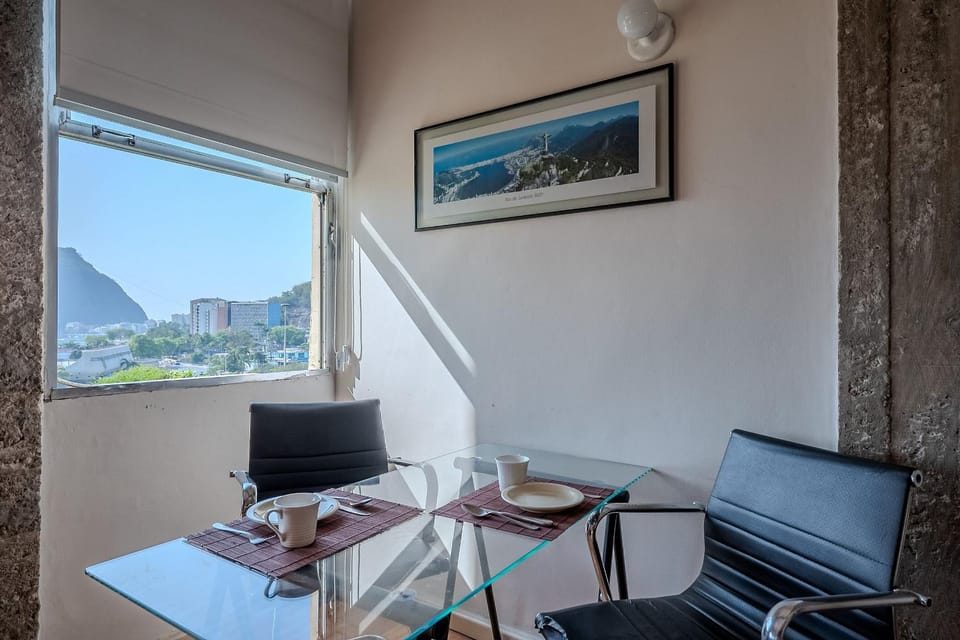 TV and multimedia, Living room, Seating area, Dining area, Mountain view