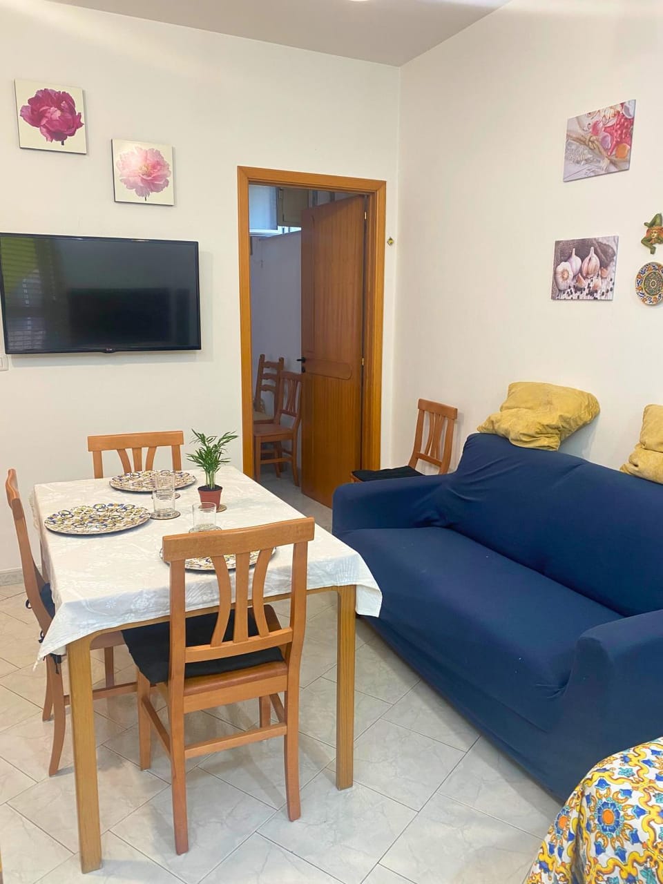 TV and multimedia, Living room, Dining area