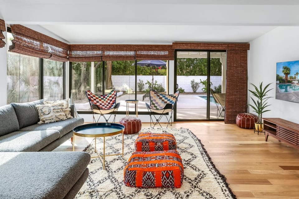 Communal lounge/ TV room, Garden, TV and multimedia, Living room, Photo of the whole room, Seating area, Evening entertainment, Garden view