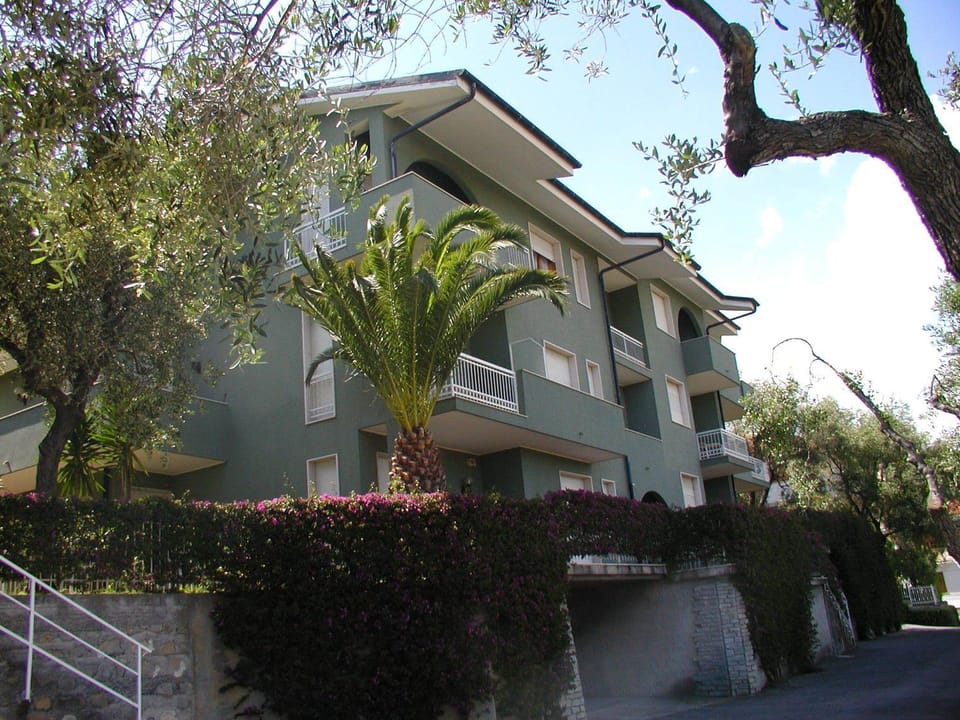 Facade/entrance, Facade/entrance