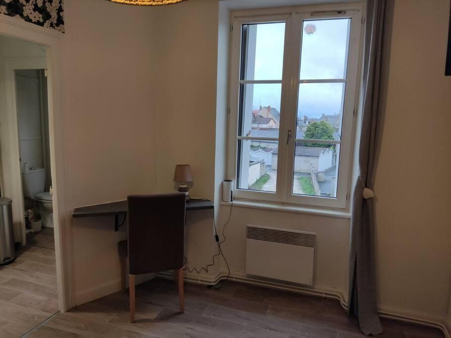Le 5, Wifi, Parking, Centre Apartment in Centre-Val de Loire