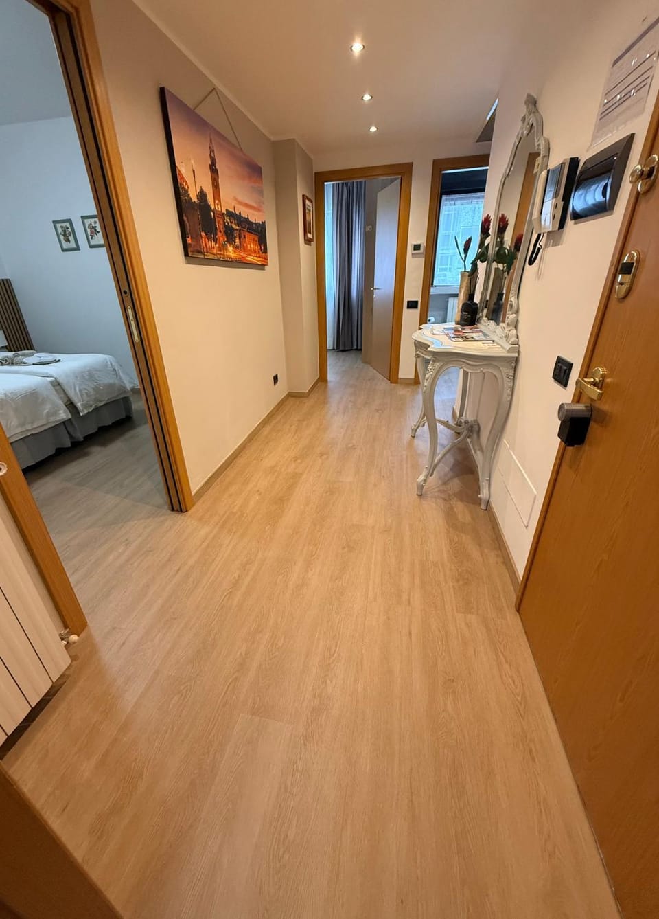 Bed, TV and multimedia, Kitchen or kitchenette, Photo of the whole room, Dining area