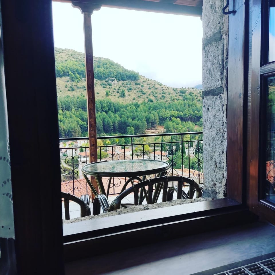 Balcony/Terrace, Mountain view