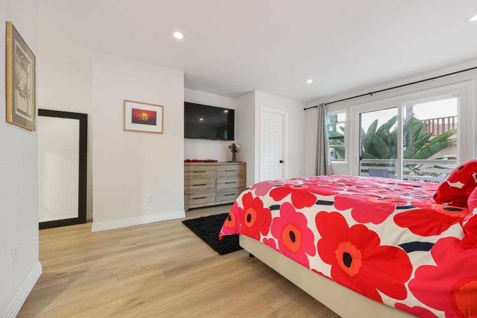 Modern Dream Home - Fire Pit, Grill, Large Yard & AC House in Encinitas