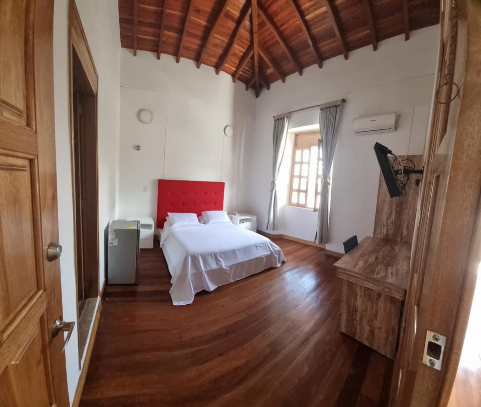 Bed, TV and multimedia, Photo of the whole room