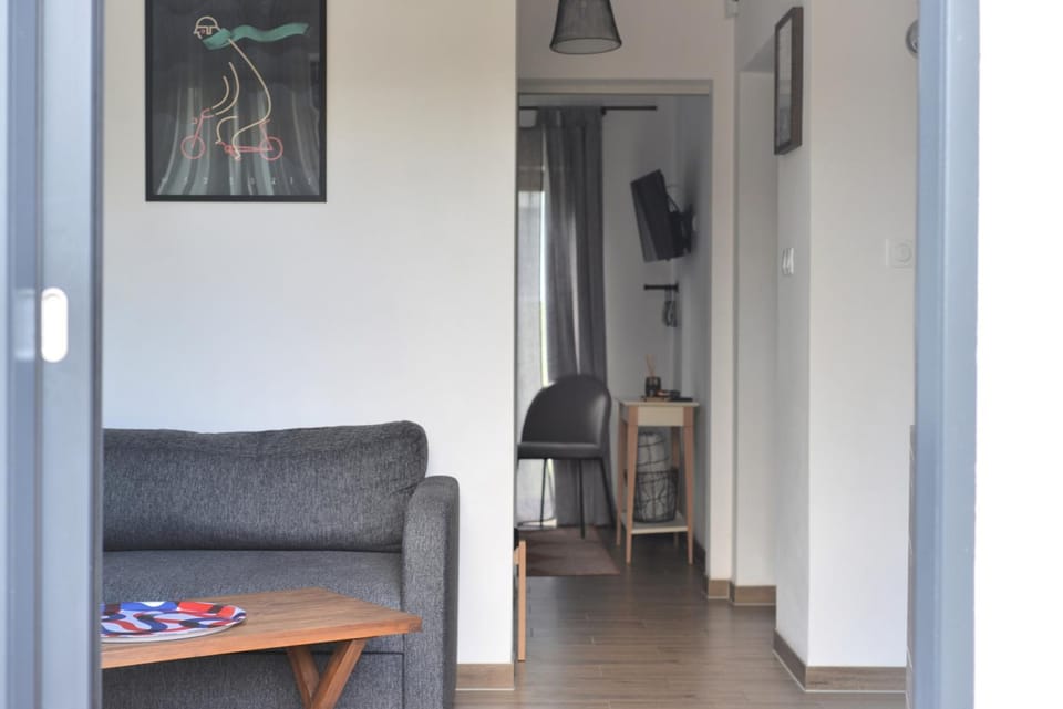 View (from property/room), Balcony/Terrace, Living room