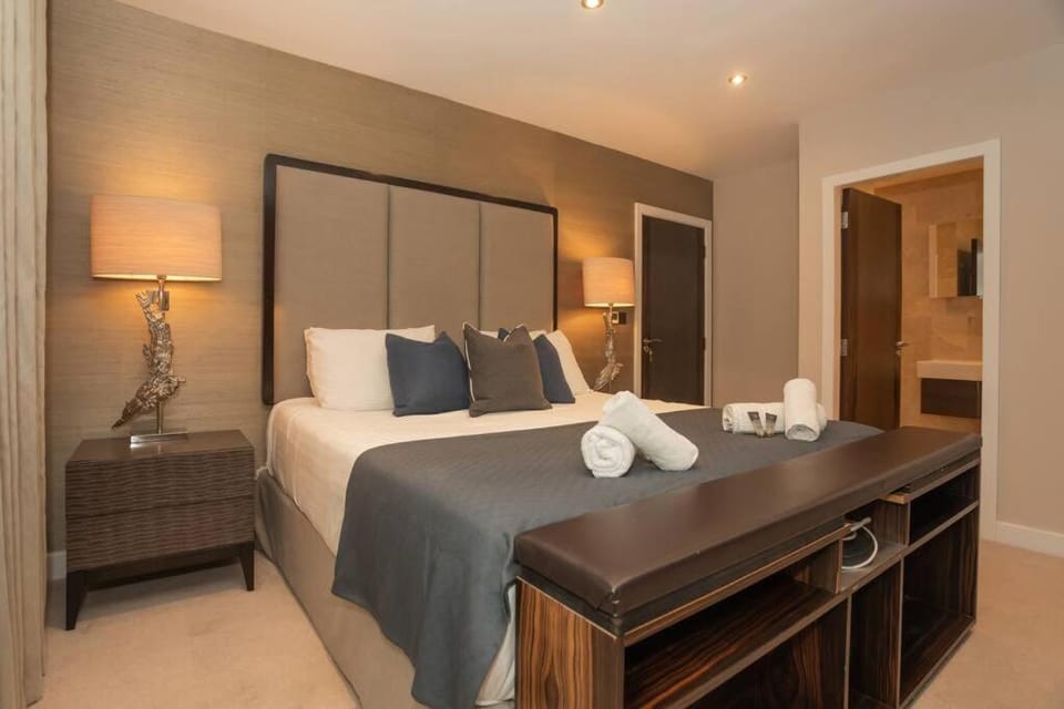 Stylish Penthouse Apartment With Hot Tub Apartment in Bath