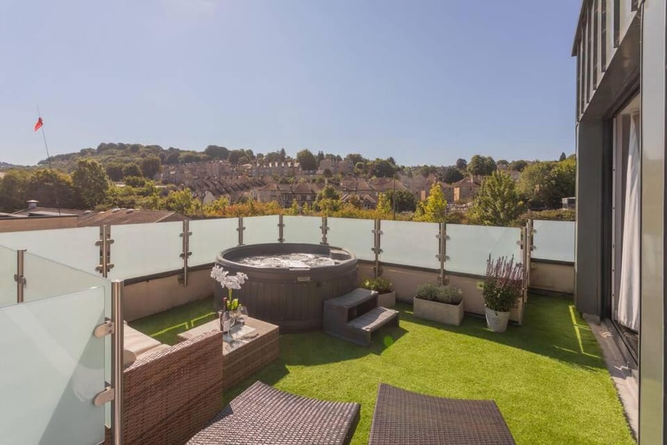 Stylish Penthouse Apartment With Hot Tub Apartment in Bath