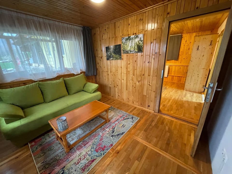 Modern Cabin with Jacuzzy - Piramida Cabin in Romania