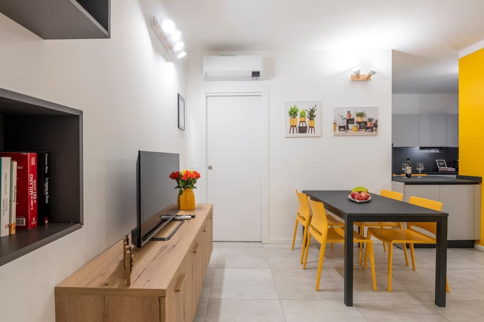 TV and multimedia, Kitchen or kitchenette, Dining area, air conditioner