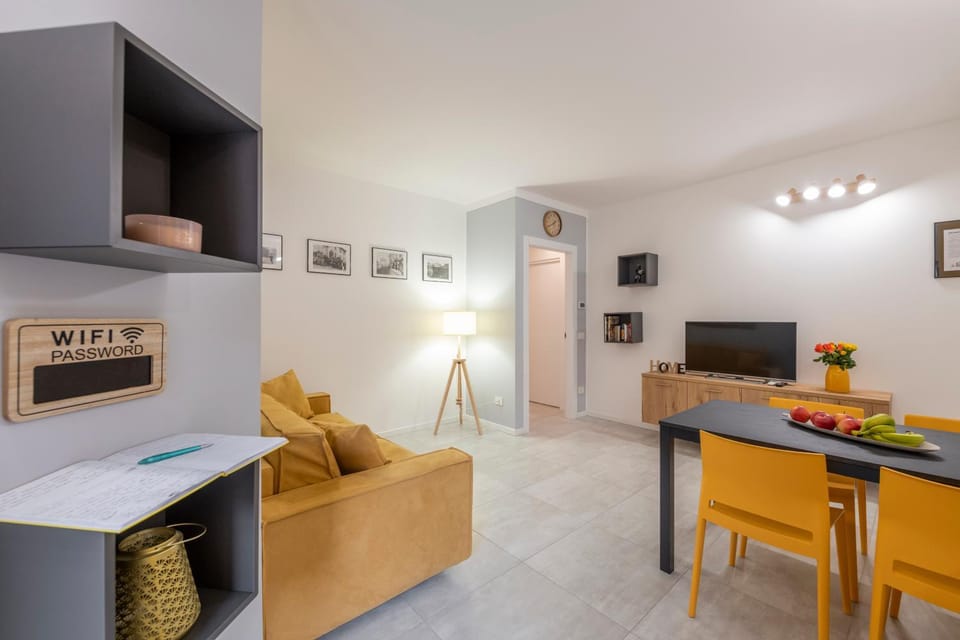 Communal lounge/ TV room, TV and multimedia, Living room, Dining area, Evening entertainment