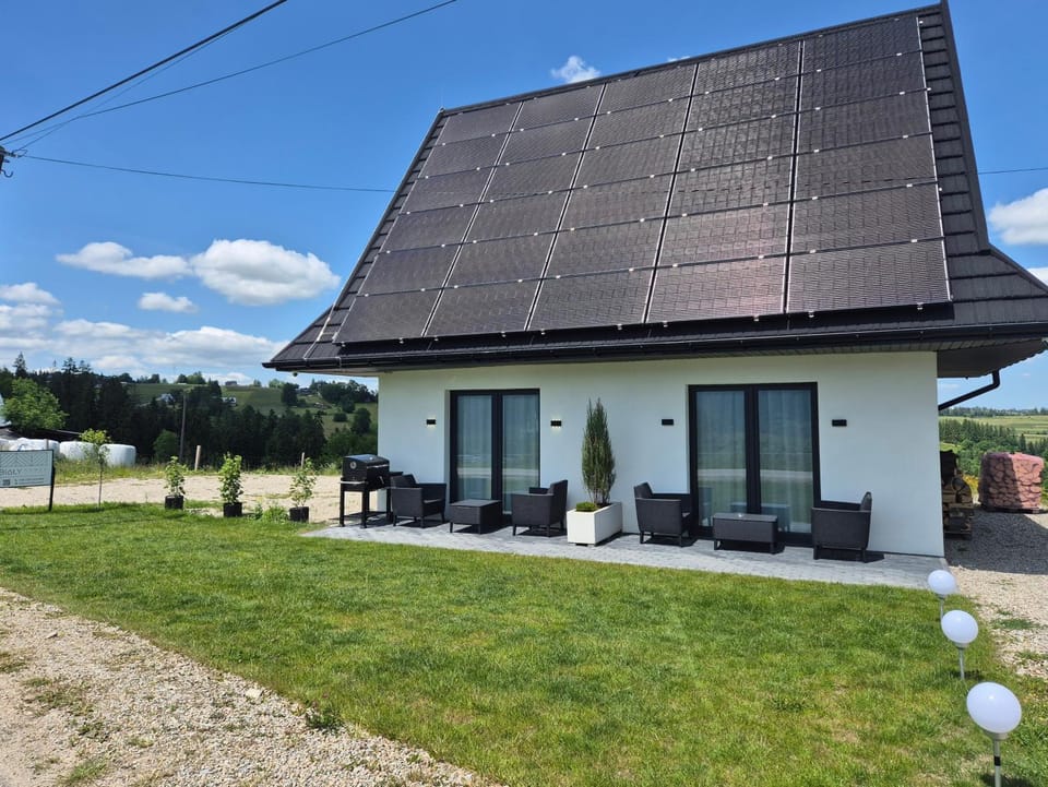 Property building, BBQ facilities, Balcony/Terrace, furniture