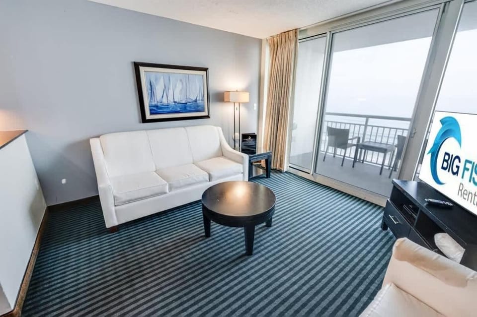 7th Floor! Modern Building, Direct Oceanfront View House in Myrtle Beach
