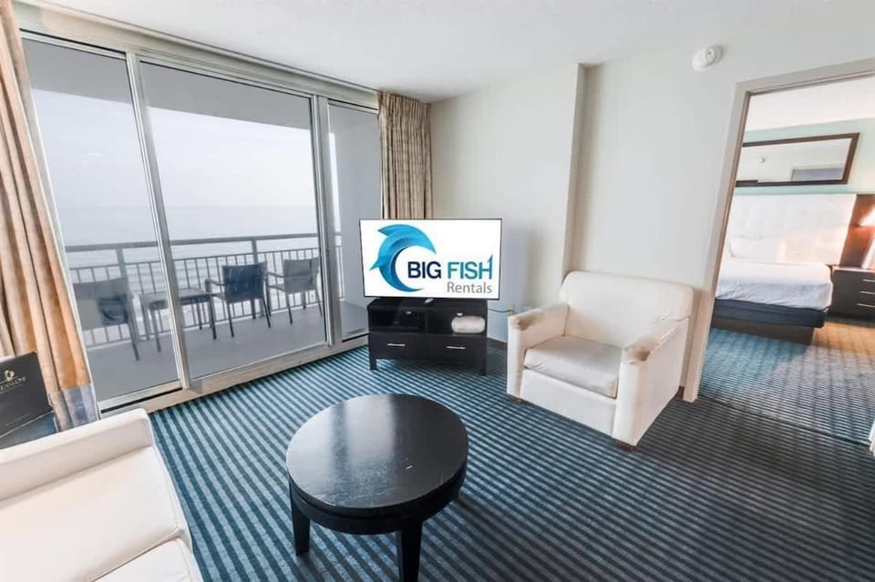7th Floor! Modern Building, Direct Oceanfront View House in Myrtle Beach