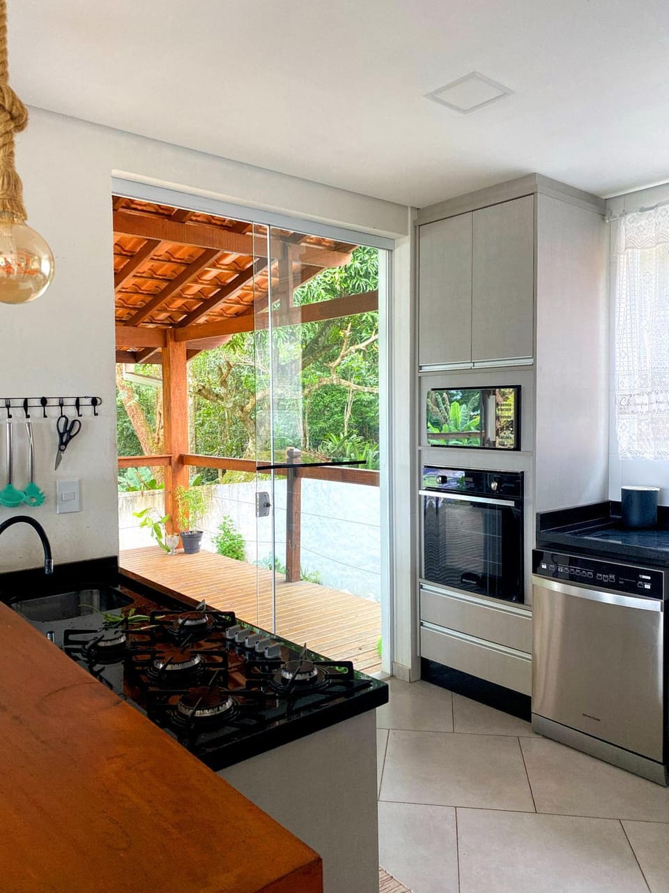 Communal kitchen, dishwasher, oven, stove