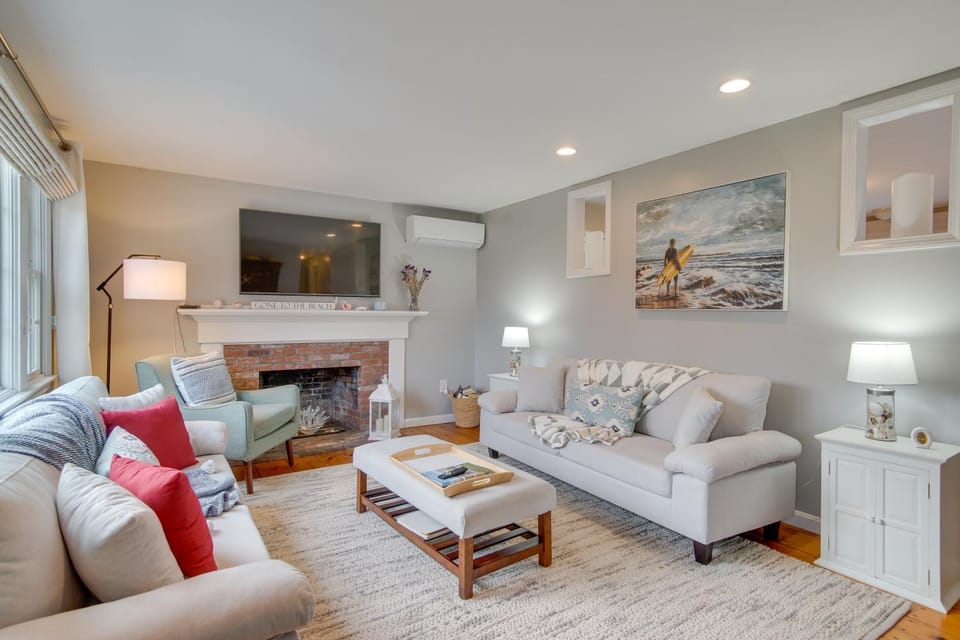 Rail Trail Access: Home 2 Mi to Lighthouse Beach! House in Chatham
