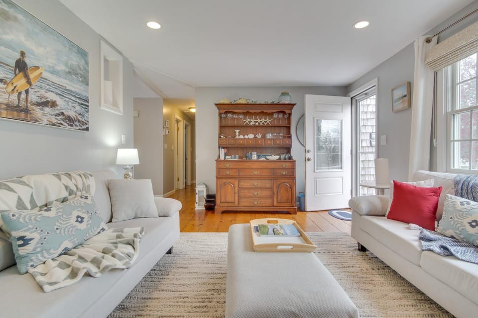 Rail Trail Access: Home 2 Mi to Lighthouse Beach! House in Chatham