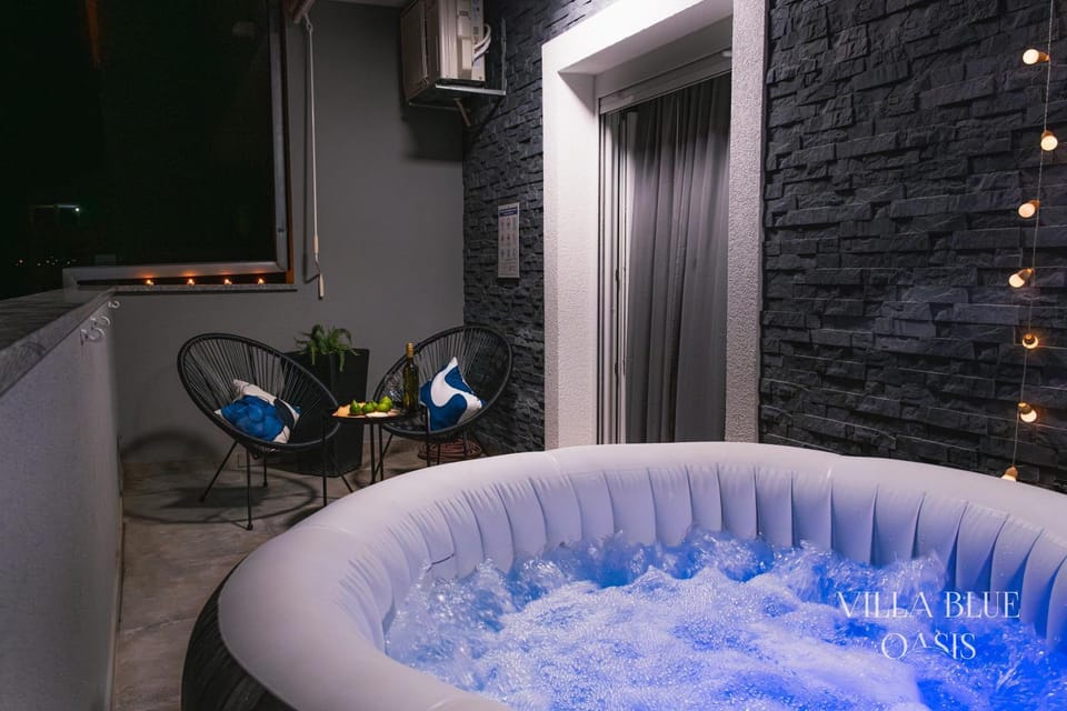 Night, Hot Tub