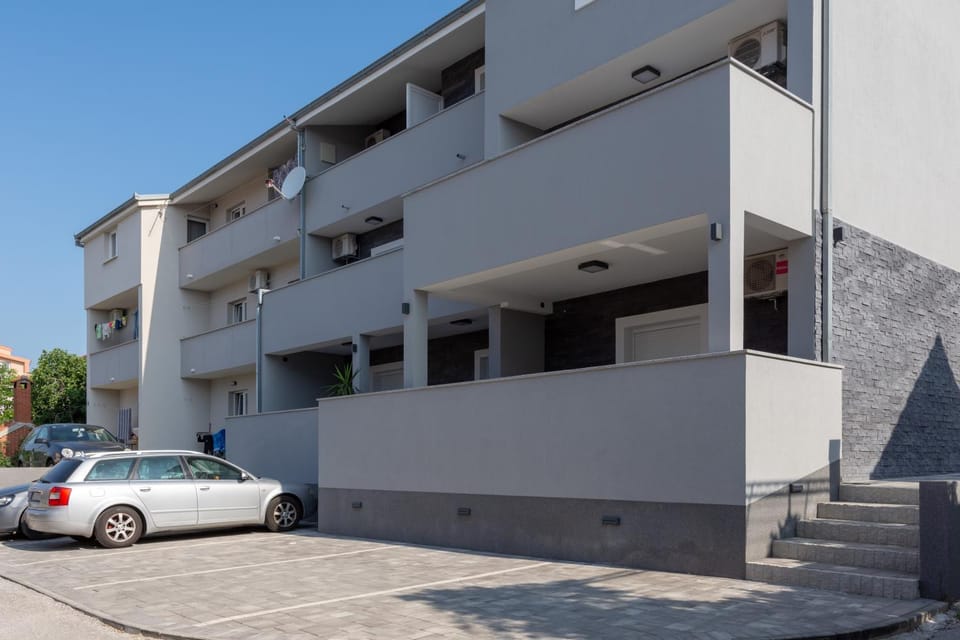 Property building, Day