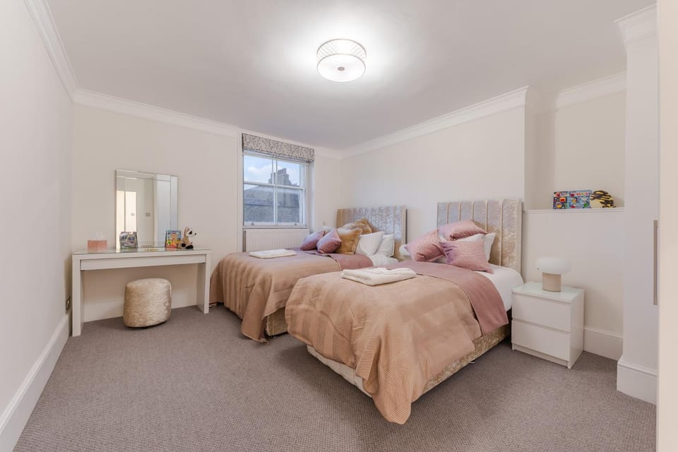 Bed, Photo of the whole room, Bedroom, hair dryier, towels