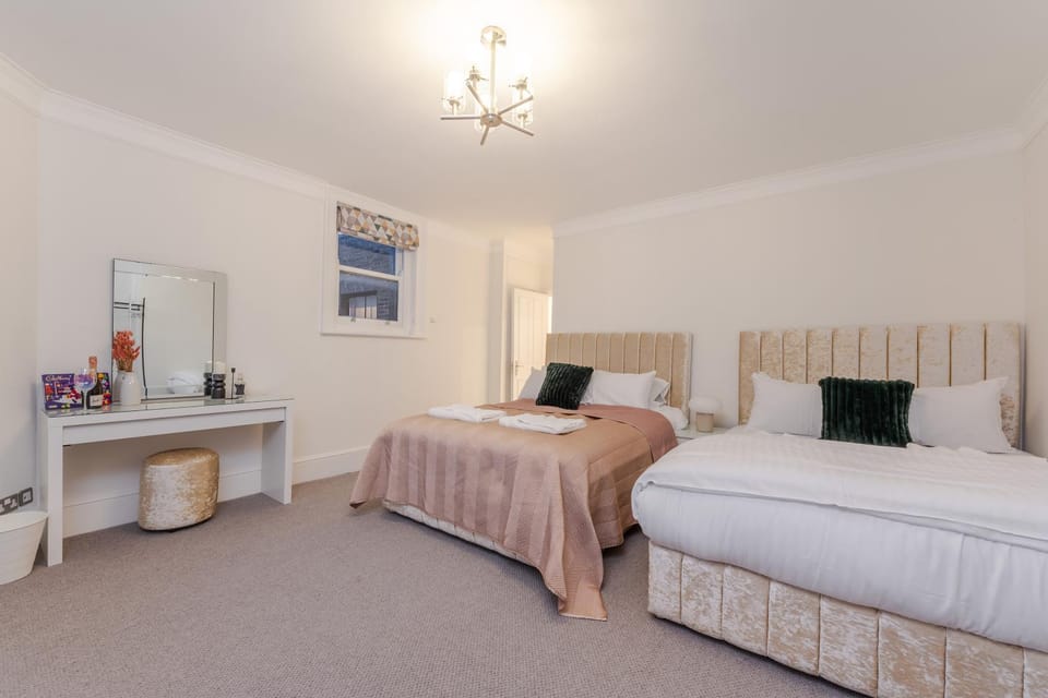 Bed, Photo of the whole room, Bedroom, heating