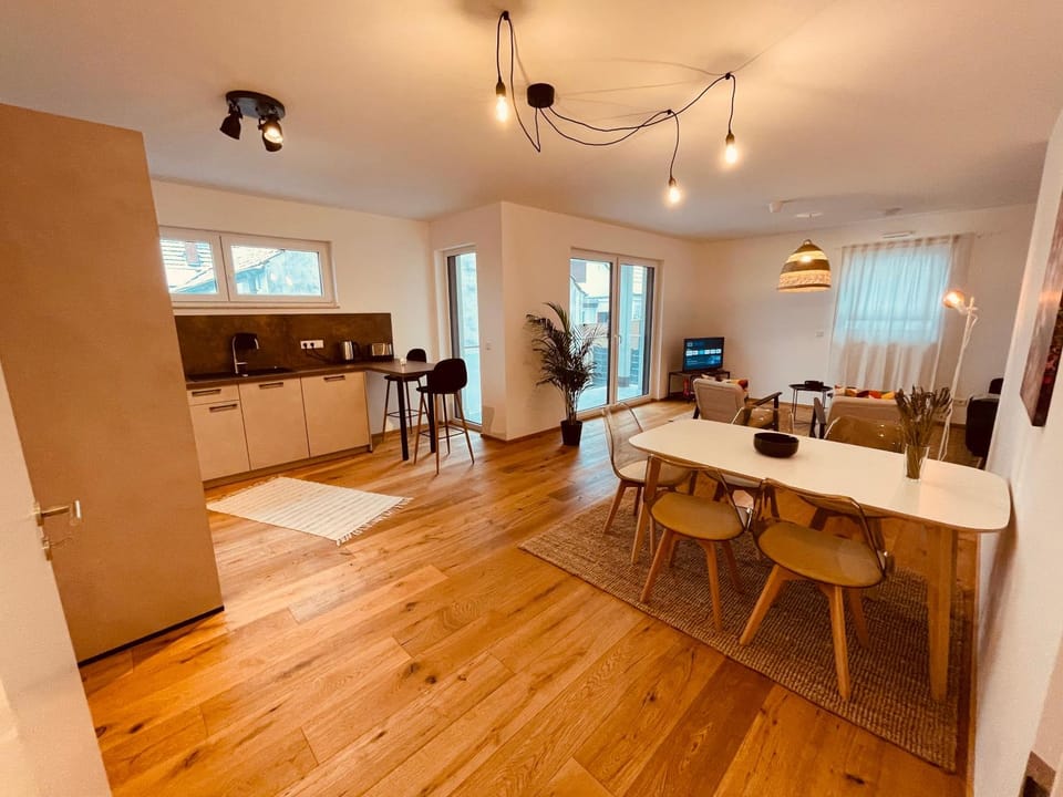 Kitchen or kitchenette, Seating area, Dining area