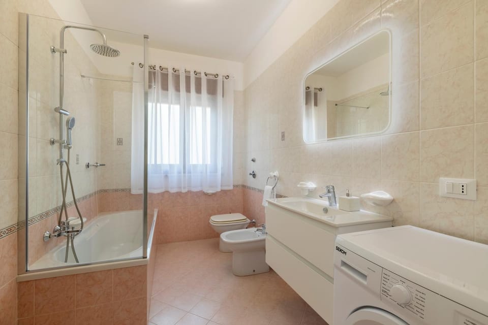 Bathroom, Bath, bidet