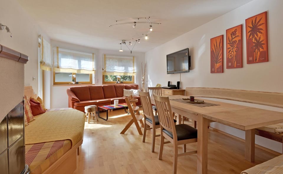 TV and multimedia, Living room, Dining area