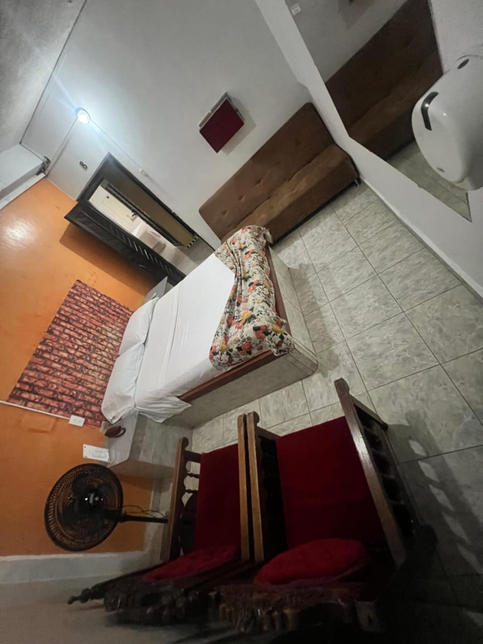 Bed, Photo of the whole room, towels