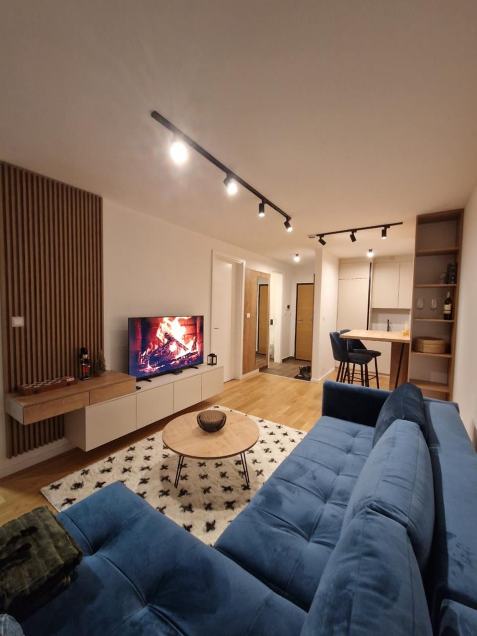 Communal lounge/ TV room, TV and multimedia, Kitchen or kitchenette, Living room, Seating area, Dining area