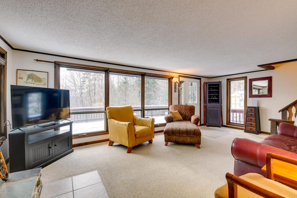 Pet-Friendly Home w/ Deck: 4 Mi to Jay Peak Resort House in Orleans