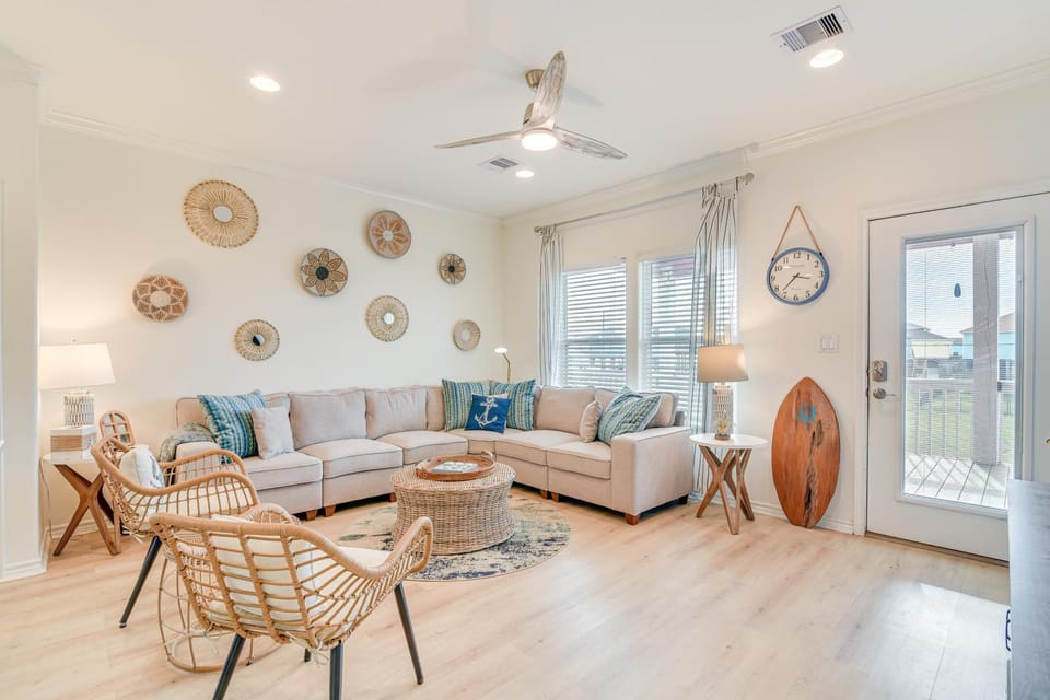Families w/ Pets! Ocean-View Crystal Beach Retreat House in Bolivar Peninsula