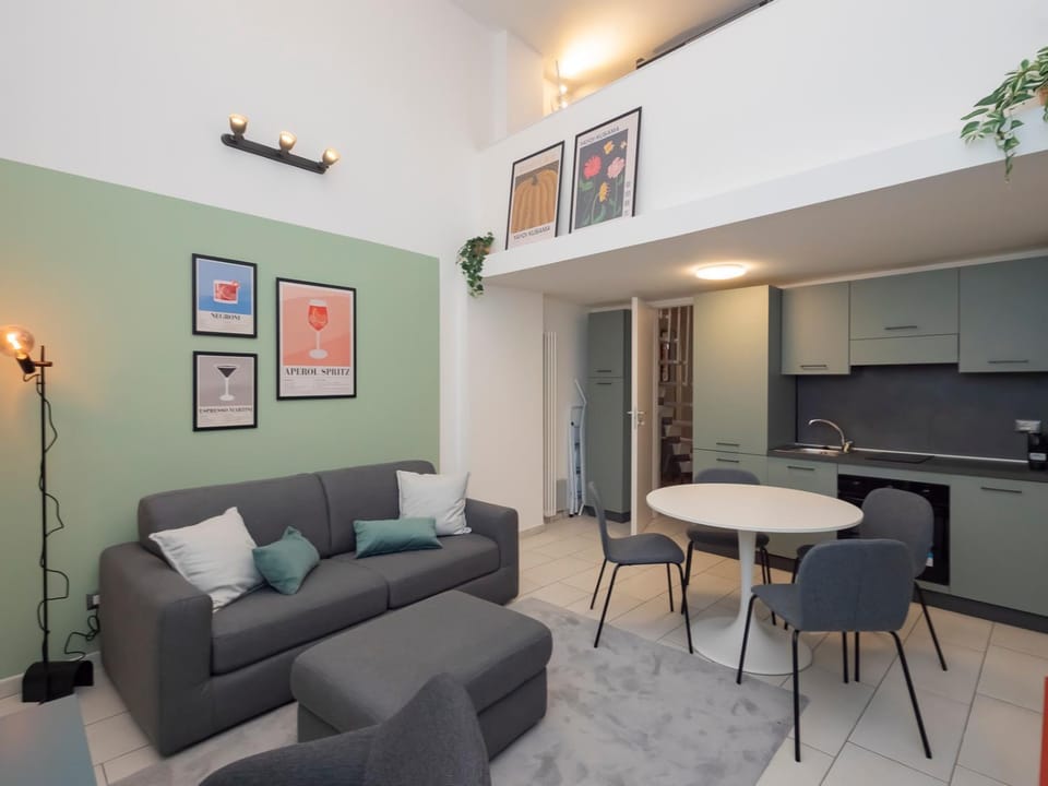 Kitchen or kitchenette, Living room, Seating area, Dining area