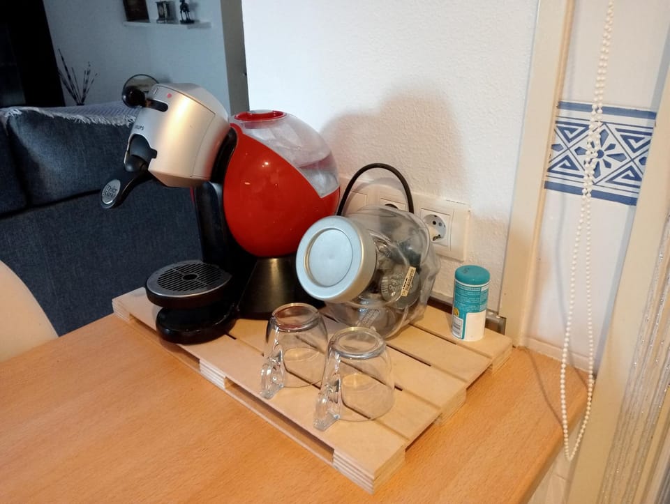 Coffee/tea facilities, Food and drinks